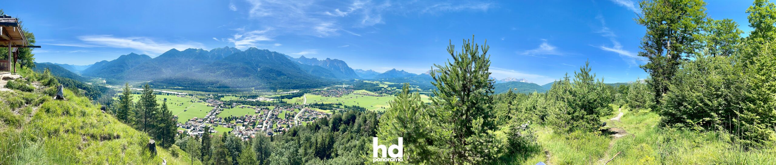 Magdalena Neuner Panorama-Weg, Bergspitze Krepelschrofen mit Blick nach Wallgau und der Soiernspitze (2.257 m)/Schöttelkarspitze (2.050 m) © 2021 HD-Panorama, René Blanke